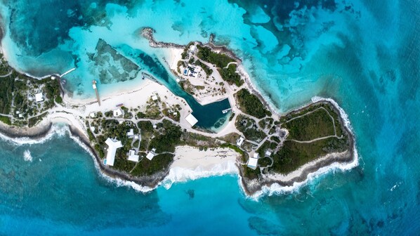 Sea Glass Found is a sprawling, 20-acre property with 360-degree water views on the northern tip of Man-O-War Cay in the Abacos, Bahamas. 