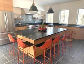 Chef's eat-in kitchen (island seats 6)
