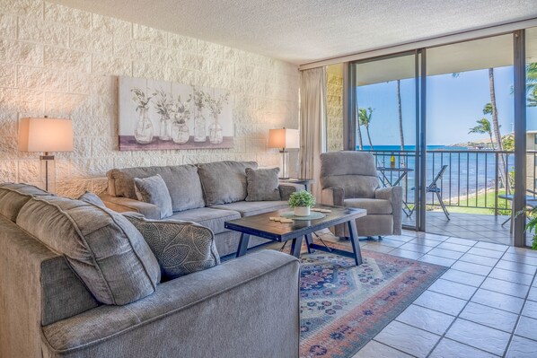 Kanai A Nalu 416 Living Room with ocean views