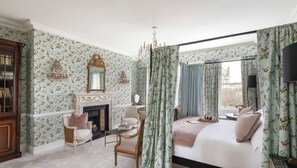 Pitt House well-appointed bedroom