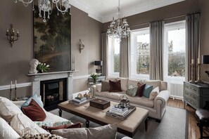 Pitt House sophisticated living room
