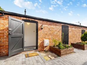 Exterior | Alexander Z - Philoxenia Mews, Ellesmere