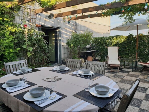 Outdoor dining