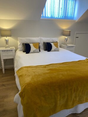 The 2nd bedroom can be set as 1 kingsize bed or two singles
