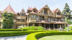 Winchester Mystery House