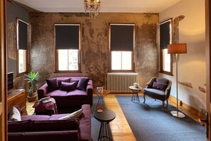 Interior designed for both style and comfort :)) Relax in the spacious living room with its 4 original sash windows giving views over the streets below and lots of light.