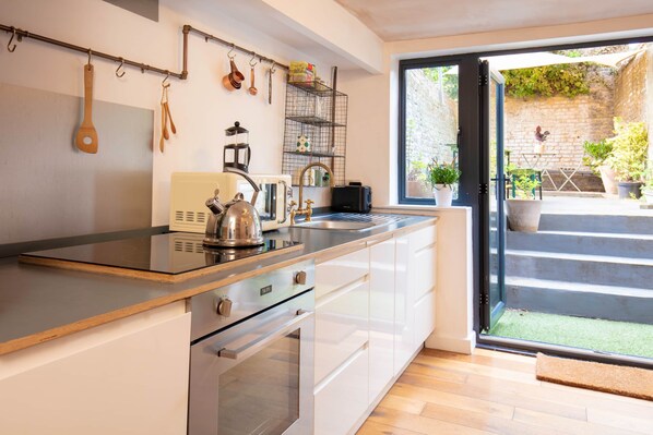 Open kitchen to the garden