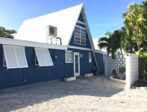 COZY SEASIDE CHALET