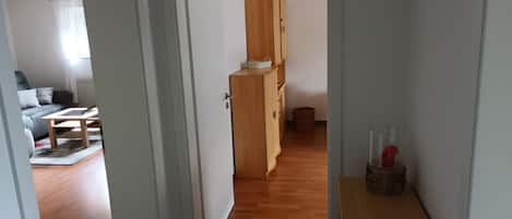 Ferienwohnung, 57qm, 1 Wohn-/Schlafzimmer, max 2 Personen-Flur