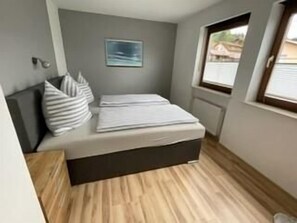 Ferienwohnung Gertraud-Schlafzimmer1_Bild 2