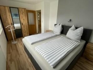 Ferienwohnung Gertraud-Schlafzimmer1_Bild 1