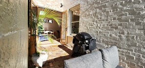 Entry level courtyard with gas BBQ