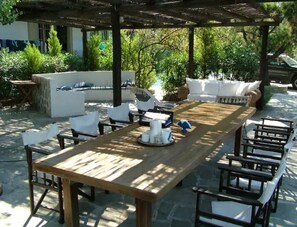 Outdoor dining