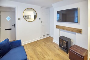 Clinker Cottage, Whitby - Host & Stay