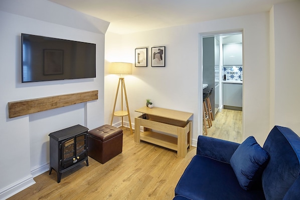 Clinker Cottage, Whitby - Host & Stay