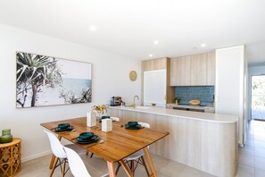 Dining area - Kitchen