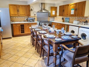 Kitchen/diner | The Barn - Harvey Gate Farm, Onecote