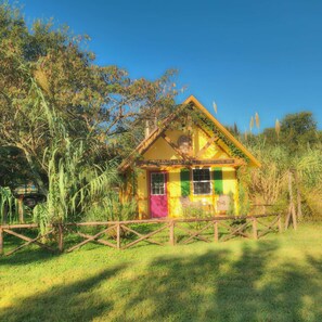 Aschenputtel Cottage exterior 2