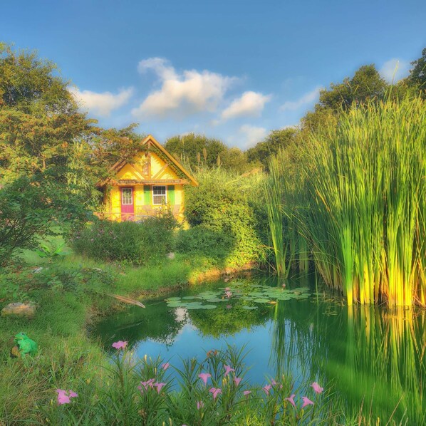 Aschenputtel Cottage exterior 1