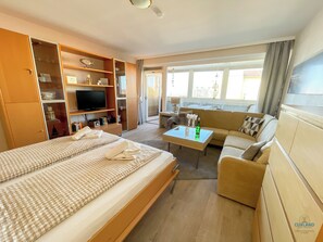 Cuxland-Fewo-Service - Haus Alte-Liebe Wohnung 404 Wohn/Schlafzimmer