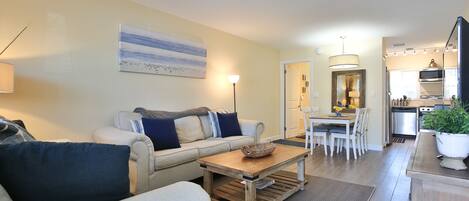 #3 on Avenue Sea - a SkyRun Anna Maria Property - Living room - Welcome to the beach! Very inviting cozy living room.