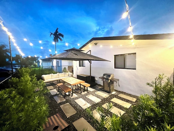 Outdoor dining