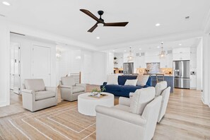 TOP FLOOR LIVING AREA