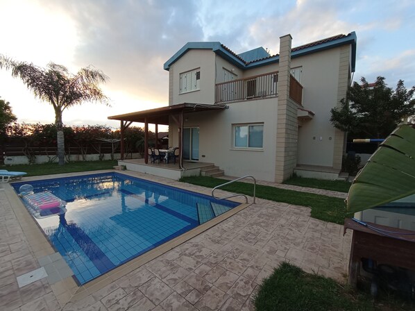 the beautiful villa and swimming pool.