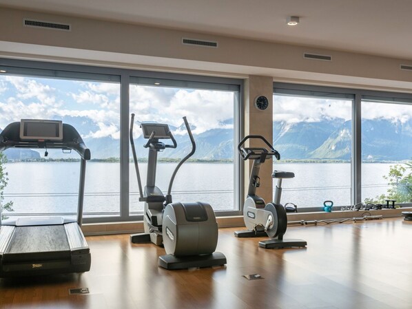 Gebäude, Pflanze, Interior Design, Fenster, Flooring, Zimmerpflanze, Fussboden, Trainingsgerät, Holz, Haus