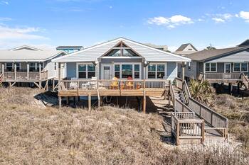Charming Coastal Cottage with 2 Oceanfront Bedrooms