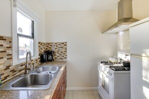 Kitchen | Free WiFi (400 Mbps)