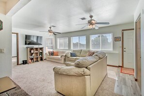 Living Room | Sleeper Sofa | Smart TV | Fireplace | Central A/C