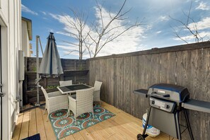 Studio Exterior | Furnished Deck | Dining Area | Gas Grill