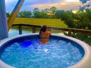 Outdoor spa tub