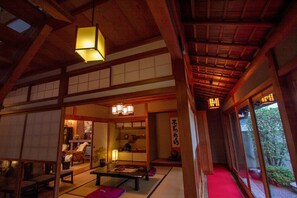 1st floor: Sakuyori-zukuri tatami room