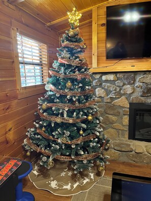 Enjoy Christmas this year in the Smokies at Pine Splendor