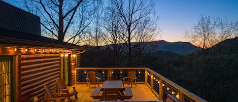 Enjoy a beautiful, peaceful night in the hot tub on the back deck