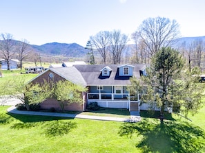 Panoramic mountain views from all angles of this beautiful country home