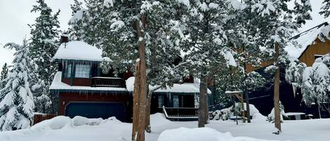 Snow covered Big Bear Cool Cabins, Bigfoot's Hideout