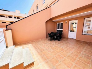 Patio,Facade/entrance,Balcony/Terrace