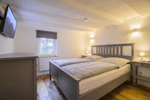 Appartement Onne-Schlafzimmer mit Doppelbett