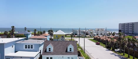 House with ocean view, located 400 ft to Seawall, walk to the beach