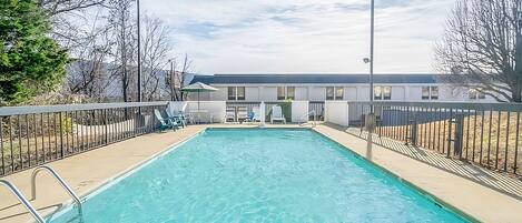 Beautiful swimming pool, family fun!