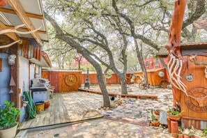 Courtyard | Gas Grill | Fire Pit