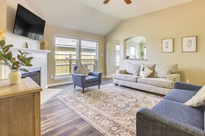 Living Room | Smart TV | Fireplace | Central Heating & A/C | Sleeper Sofa