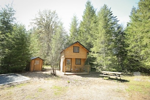 Private parking and picnic table.