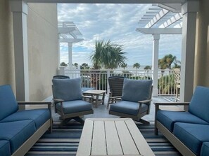 The sitting area off the guest bedroom provides beautiful ocean views