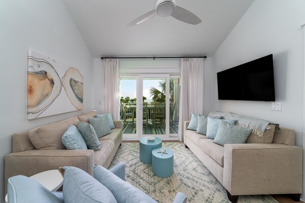 Welcome to 2938 Atrium! Open living and dining area.