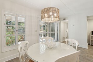 Dining Area with Seating for 4