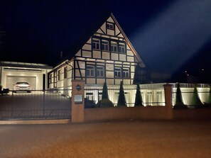 Haus bei Nacht